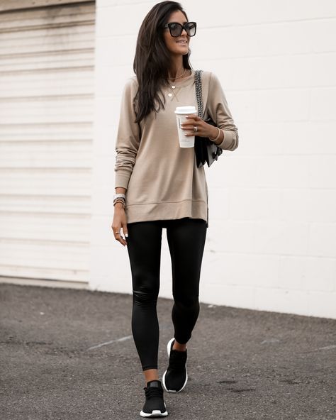 Black Athleisure Outfits, Sahm Outfits, Loungewear Capsule, Leather Leggings Look, Look Legging, Black Leggings Outfit, Fall Capsule Wardrobe, Wardrobe Outfits, Style Mistakes