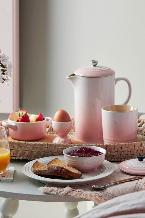 New Shell Pink has been inspired by the soft tones of seashells, capturing the essence of romance and summer sunsets. Add an elegant blush to the kitchen and the home with Shell Pink from Le Creuset, launching in store and online at www.lecreuset.co.za from 14th February 2020. Pink Le Creuset, Le Creuset Pink, Le Creuset Set, Stovetop Kettle, Le Creuset Cast Iron, Le Creuset Cookware, Le Creuset Stoneware, Shell Pink, Pink Collection