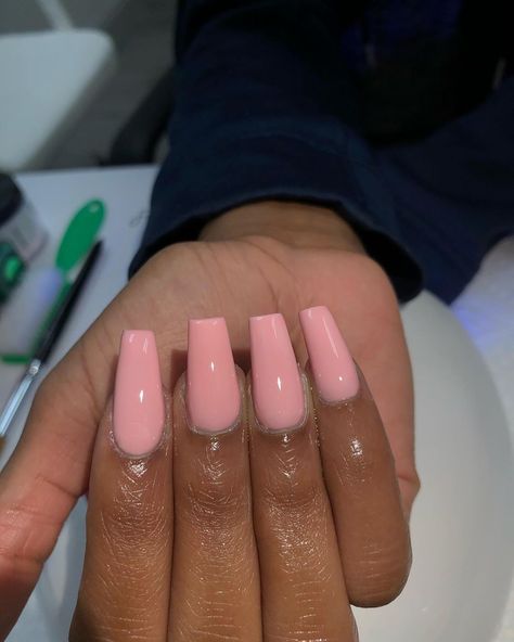 Nude Pink Acrylic Nails on Brown Skin  #nailideas #brownnails #brownnailsondarkskin #coffin #coffinnails #coffinnailslong #longacrylicnails Nude Pink Acrylic Nails, Nails On Brown Skin, Cute Nail Colors, Nail Looks, Fashion 90s, Simple Acrylic Nails, French Acrylic Nails, Acrylic Nails Coffin Short, Pink Acrylic