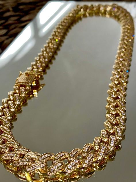 Exclusive Look Gold Diamond Chains For Men, Mens Jewelry Fashion, Opals Jewelry, Cuban Link Chain Men, Real Gold Chains, Gold Cuban Link Chain, Miami Cuban Link Chain, Miami Cuban Link, Cuban Link Chain Necklaces