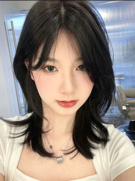 Korean Short Hair, Layered Haircuts For Medium Hair, Asian Short Hair, Hair Inspiration Short, Hairstyles For Layered Hair, Shot Hair Styles, Haircuts For Medium Hair, Haircuts Straight Hair, Hair Stylist Life