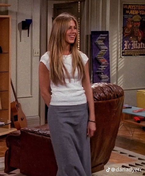 Jennifer Aniston In The 90s, Jennifer Aniston Style 90s Friends, Jeniffer Aniston Aesthetic, Satc Outfits 90s, Rachel Green Trousers, Jennifer Aniston Fall Outfits, Jennifer Aniston 2000s Outfits, Jennifer Anniston Style 90s, 90s Monica Geller Outfits