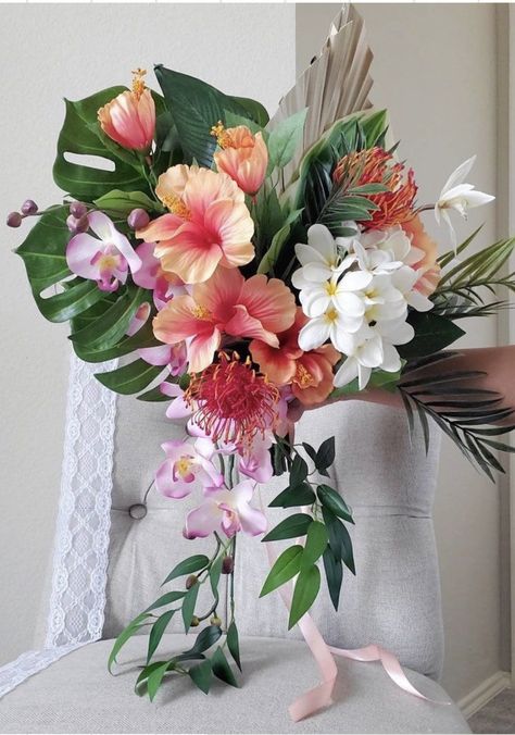 Frangipani Wedding, Hibiscus Bouquet, Hibiscus Wedding, Tropical Bridal Bouquet, Fresh Flower Arrangements, Tropical Wedding Bouquets, Tropical Wedding Theme, Tropical Wedding Decor, Tropical Flower Arrangements