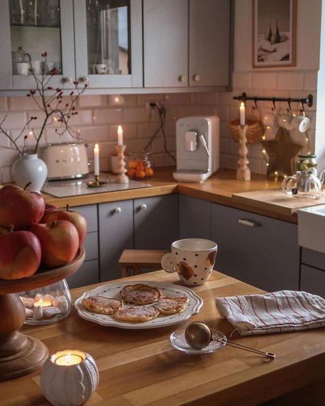 Country Kitchen Ideas, Beautiful Interior Design, Apartment Inspiration, Slow Living, Dream House Decor, Cottage Homes, Autumn Home, Country Kitchen, Kitchen Counter