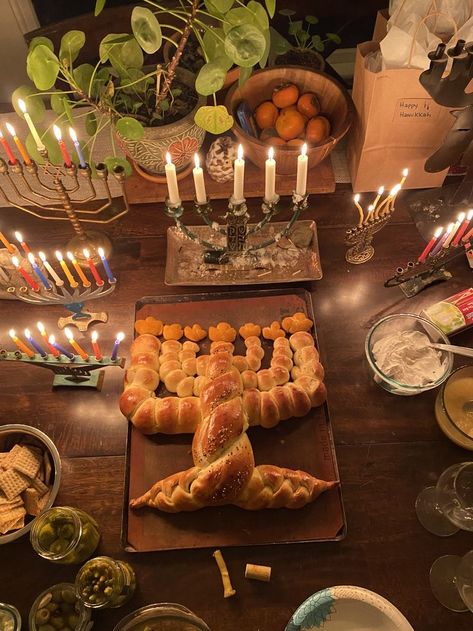 winter aesthetic Hannakuh Aesthetic, Jewish Family Aesthetic, Channukah Aesthetic, Happy Haunakka, Chanukah Aesthetic, Menorah Aesthetic, Home For The Holidays Aesthetic, Hannakuh Decor, Hannukah Decorations Aesthetic