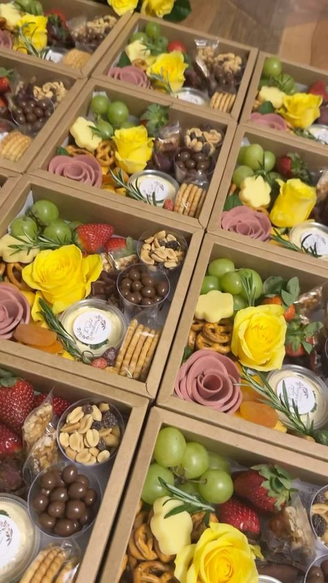 The Styled Graze Co. | Customised mini grazing boxes for a weekend corporate event 🌿🧀🍓 #corporate #grazing #charcuterie #chic #event #curated #fresh #fruit... | Instagram Charcuterie Boxes To Go, Graze Box Ideas, Grazing Box Ideas, Charcuterie Box Ideas, Mini Charcuterie Boxes, Harry Potter Shower Ideas, Larry Wedding, Picnic Boxes, Charcuterie Gift Box