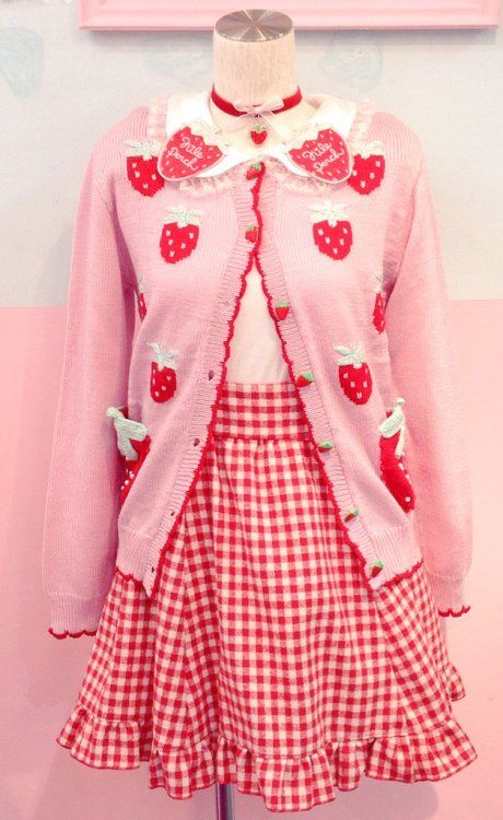 Red Clothes Aesthetic, Red And Pink Outfit, Strawberry Fashion, Cute Japanese Fashion, Strawberry Sweater, Heart Outfit, Nile Perch, Heart Clothing, Estilo Harajuku