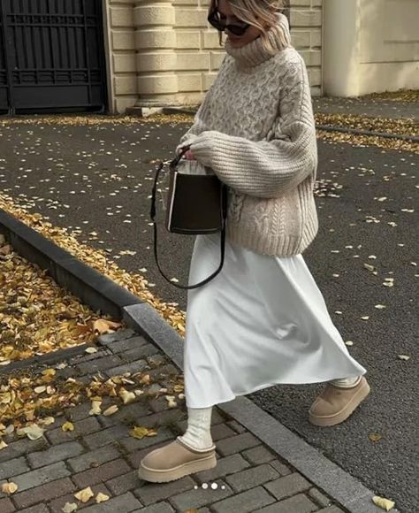 Europe Winter Fashion, Fashion Workshop, Uni Fits, Satin Skirt Outfit, Winter Skirt Outfit, Winter Mode, White Skirt, Skirt Outfit, Mode Inspo