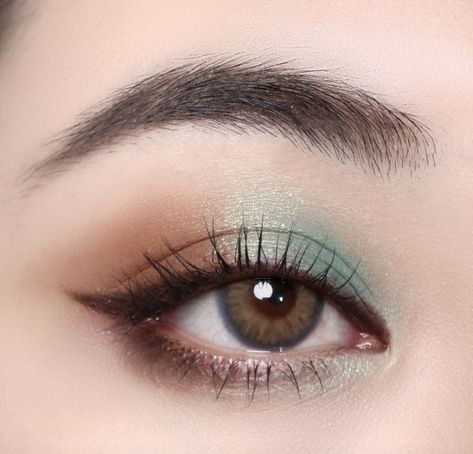 Green Eyeshadow Look, Nye Makeup, Oh Fudge, Eyeshadow For Brown Eyes, Face Art Makeup, Waffle Cone, Swag Makeup, Chocolate Swirl, Ethereal Makeup