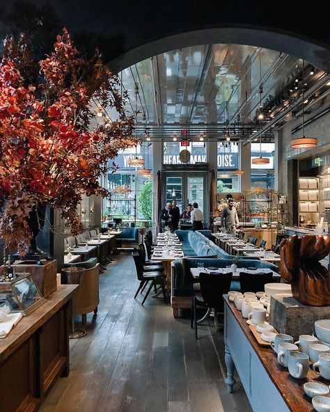 The Most Beautiful Spots To Eat & Drink In NYC Right Now Restaurant Wall Design, Bar Restaurant Design, Architecture Restaurant, Restaurant Design Inspiration, New York City Christmas, New York City Vacation, Design Café, New York City Travel, Nyc Restaurants