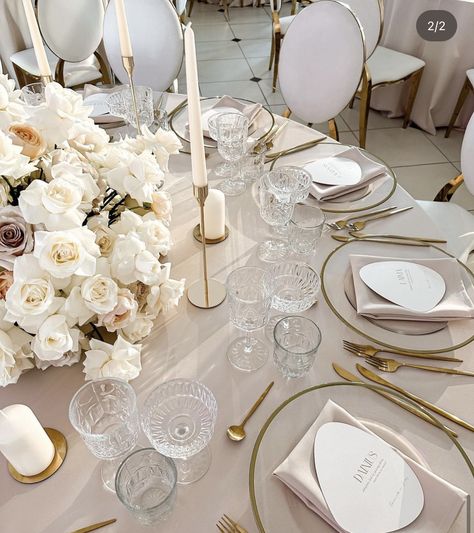 Textured Linens Wedding, Table Settings For Weddings Receptions, Wedding Table Dressing, Elegant Round Table Wedding Decor, Gold White Wedding Theme, Beige And White Wedding, Table Styling Wedding, White Wedding Aesthetic, White And Gold Wedding Themes