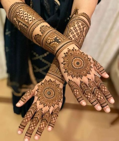 Arabaic Mehndi Designs for Bride Latest Mehndi Designs Wedding, Hand Mehendi, Bridal Mehndi Design, Tato Henna, New Bridal Mehndi Designs, Mehndi Designs Bridal Hands, Design Henna, Simple Mehndi Designs Fingers, Very Simple Mehndi Designs