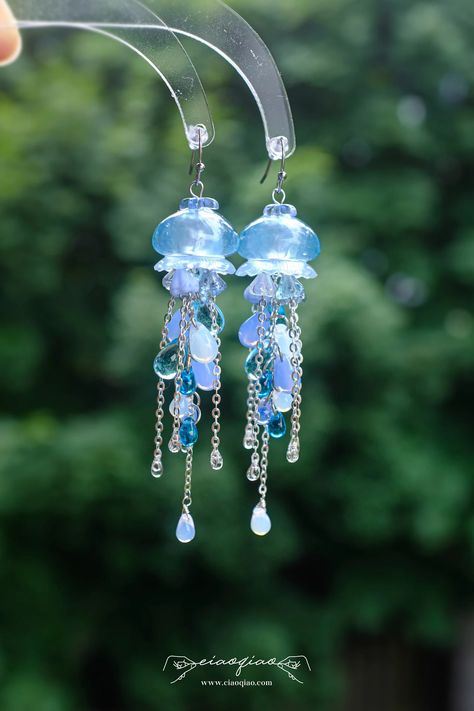 Whimsical Blue Jellyfish Dangle Earrings With Water Droplets and Silver Chains - Etsy Water Element Jewelry, Sea Inspired Accessories, Jelly Fish Inspired Garments, Aquatic Earrings, Raindrop Jewelry, Jellyfish Earring, Aquatic Fashion, Kny Sabito, Water Accessories