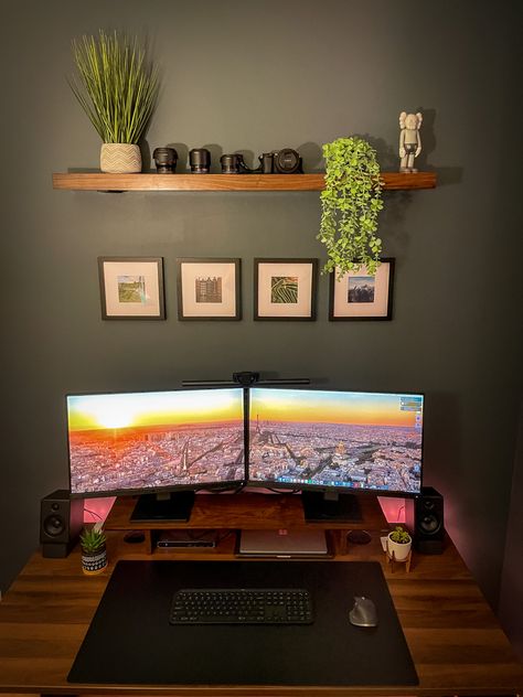 Macbook Dual Monitor Setup, Home Office Double Monitor, Wfh Desk Setup Dual Monitor, Double Monitor Setup Home Office, Double Monitor Setup, Minimal Desk Setup, Dual Monitor Setup, Laptop Organization, Office Desk Set