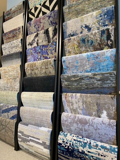 Carpet Shop Interior Design, Carpet Store Design, Rug Showroom, Wallpaper Showroom, Carpet Store, Wallpaper Display, Bed Cover Design, Showroom Decor, Curtain Store