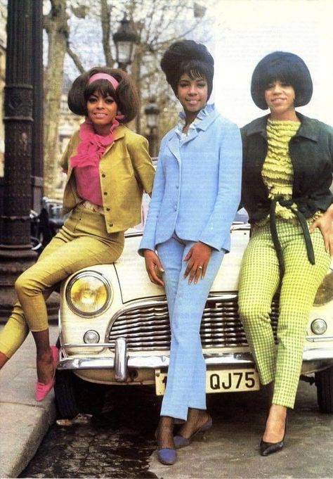 1960s Black Women Fashion, Soul Bowl, Florence Ballard, Diana Ross Supremes, Mary Wilson, The Supremes, Black Glamour, 60s 70s Fashion, Black Galaxy