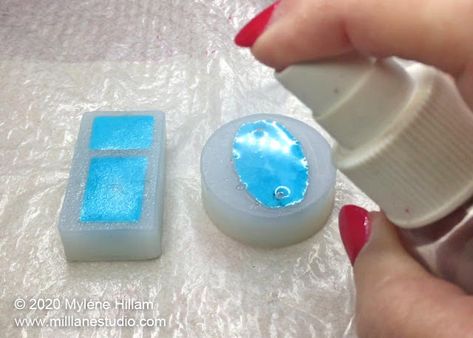 Resin Pins, Resin Tips, Celebrities Tattoos, Outdoors Quotes, Resin Bubble, Art Humor, Epoxy Resin Diy, Resin Crafts Tutorial, Diy Resin Projects