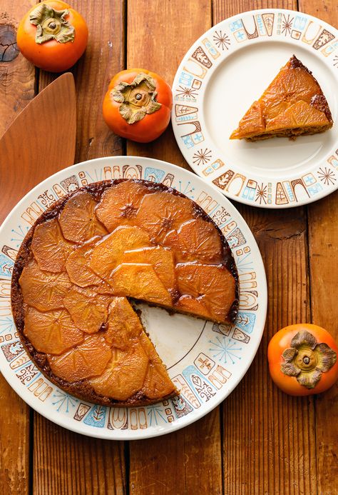 Molasses Cake, Holiday Fudge, Persimmon Recipes, Sugared Cranberries, Upside Down Cake, Round Cake Pans, Cake Servings, Round Cakes, Persimmon