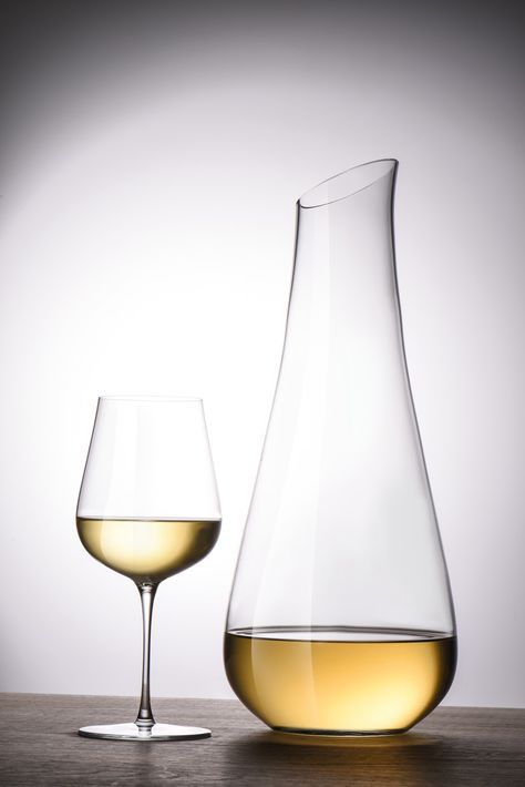 Best Wine Glasses, Wine Etiquette, Juice Jar, Rain And Coffee, Fun Wine Glasses, Wine Snob, Whisky Cocktails, Prince Carl Philip, Schott Zwiesel