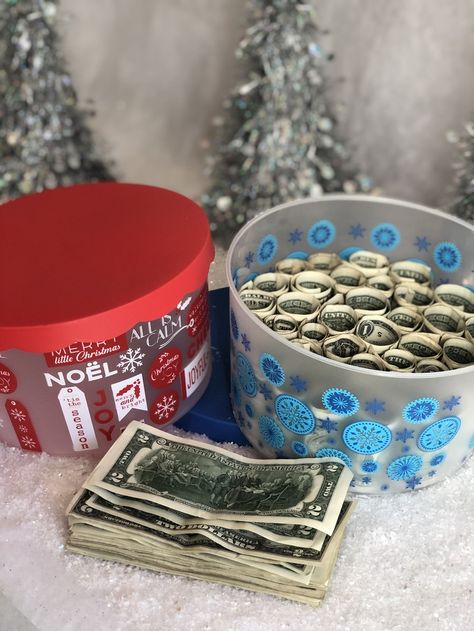 17 Brilliant Money Gifts Made with Dollar Tree Items! - What Mommy Does Dollar Tree Christmas Gift Ideas, Money Gifts Christmas, Diy Dollar Tree Christmas, Birthday Money Gifts, Gift Card Presentation, Graduation Money Gifts, Dollar Tree Gifts, Money Gifts, Creative Money Gifts