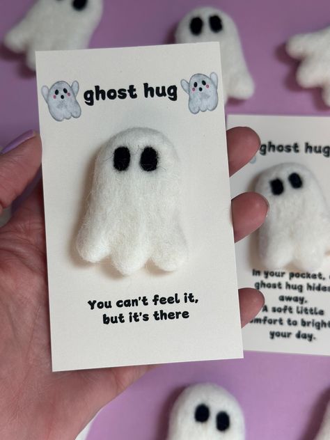 Embrace the spooky season with a warm, fuzzy feeling! Our Pocket Ghost Hug is the perfect tiny gift to brighten anyone's day. This charming set includes a cute wool felt ghost and a sweet card, making it a great gift for friends, family, or even yourself. What's Included: Adorably hand-crafted, this little ghost measures approximately 2 inches and is made from high-quality wool felt. Its soft, gentle touch is perfect for slipping into a pocket or keeping in your bag for a quick mood boost. The c Spooky Diy Gifts, Halloween Crafts For Friends, What To Make With Felt, Felt Ghost Pattern, Coworker Halloween Gifts, Fun Fall Crafts For Adults, Home Made Gifts For Friends, Ghost Favors, Halloween Diy Gifts