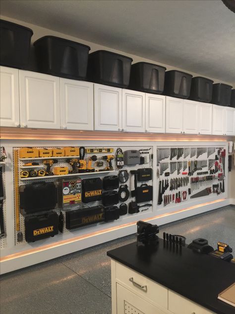 Garage Cabinet Organization Ideas, Garage Storage Plans, Garage Workshop Layout, Garage Storage Inspiration, Garage Workshop Plans, Garage Design Interior, Garage Organisation, Garage Workshop Organization, Garage Laundry