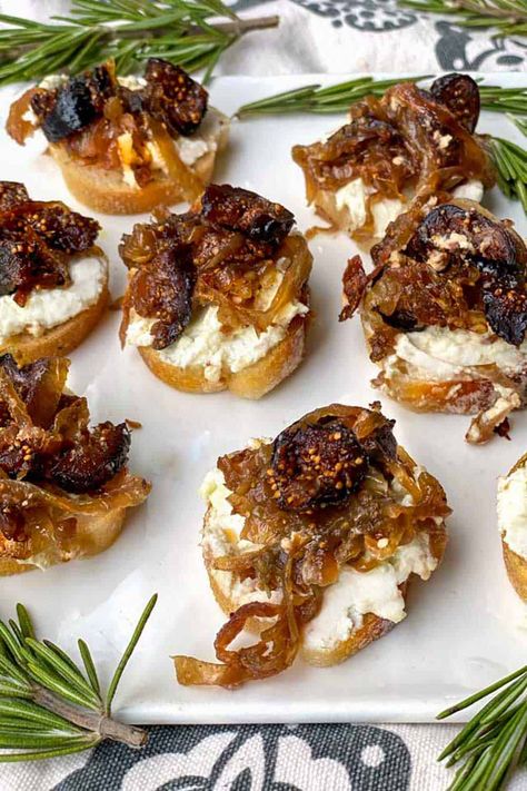 Goat Cheese, caramelized onion and fig bruschetta. This goat cheese appetizer is incredible! Creamy goat cheese topped with sweet caramelized onions, garlic and fruity figs, baked and served hot, spread onto bread or crackers. Perfect party app because you make everything up to a day ahead. #BestAppetizer #GoatCheeseAppetizer #AppetizerRecipe Goat Cheese Caramelized Onion, Fig Bruschetta, Goat Cheese Recipes Appetizers, Goat Cheese Bruschetta, Fig And Goat Cheese, Cheese Bruschetta, Bruschetta Appetizer, Goat Cheese Appetizer, Creamy Goat Cheese