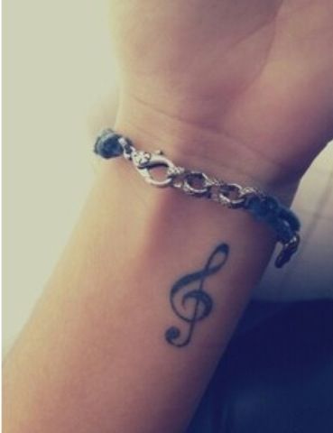 Treble cleft wrist tattoo Wrist Tatoo, Treble Clef Tattoo, Bracelets Infinity, Tattoo Son, Dating Funny, Tattoo Music, Music Note Tattoo, Female Tattoos, Girls Tattoo