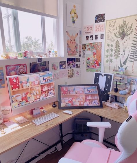 Creative Work Desk Ideas, Cute Workspace Ideas, Artist Pc Setup, Designer Desk Workspaces, Graphic Designer Room, Artist Room Ideas, Cintiq Workspace, Artist Desk Setup, Art Desk Setup