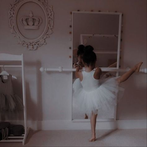 Black Dancers, Baby Ballet, Baby Ballerina, Mommy Goals, Future Mom, Cute Family, Old Money Aesthetic