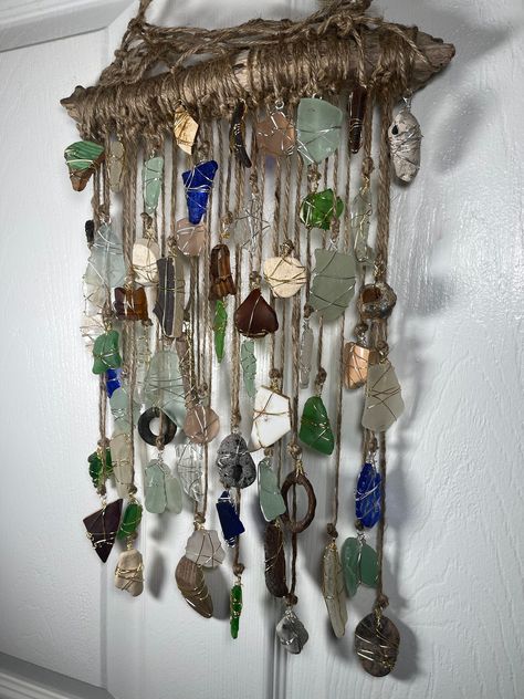 Driftwood Suncatchers, Bohemian Beach House, Beach Art Crafts, Beaded Decorations, Bottle Chimes, Seaglass Jewellery, Shell Garland, Bohemian Sun, Driftwood Ideas