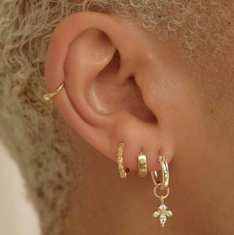 Three Love Piercing, Three Lobe Piercings And Two Cartilage, Triples And Helix Ear Piercing, 3rd Piercing Ears Aesthetic, Triple Lobe Styling, Thirds And Helix Piercing, Clean Girl Ear Piercings, Gold Earring Stack 3 Holes, Three Lobe Piercings And Cartilage