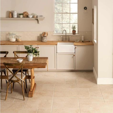 Beige Tile Kitchen, Beige Floor Tile, Country Kitchen Flooring, Neutral Kitchen, Beige Tile, Casa Country, Beige Kitchen, Tile Trends, Kitchen Floor Tile