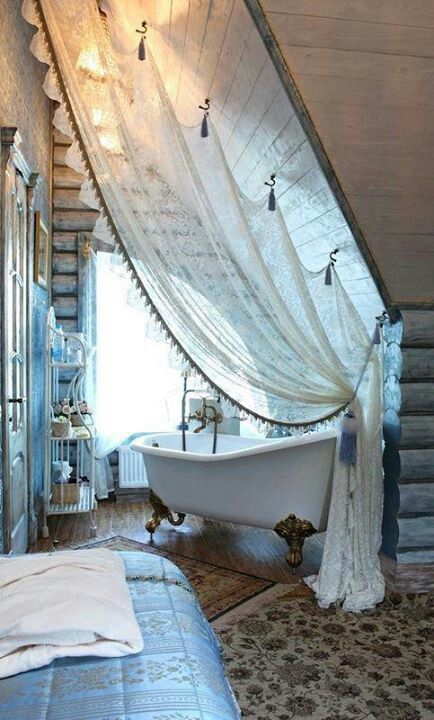 Room Divider Ideas Diy, Small Balconies, Bohemian Bathroom, Diy Room Divider, Boho Room Decor, Chic Bathrooms, Boho Room, Decor Minimalist, Hanging Curtains