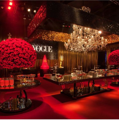 Vogue Themed Party, Red Carpet Theme, Sweet 16 Themes, Gala Themes, Prom Themes, Red Carpet Party, Quince Decorations, Red Wedding Theme, Gala Party