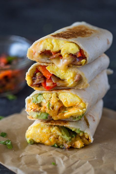 Scrambled eggs, crispy bacon, bell peppers and cheese wrapped in tortillas and toasted until the cheese is melted and gooey and the outside is crispy. These tasty burrito wraps are perfect for brea… Egg Burrito, Breakfast Burritos Recipe, Brunch Eggs, Breakfast Wraps, Cheese Wrap, Burritos Recipe, Breakfast Burrito, Egg Breakfast, Breakfast Burritos