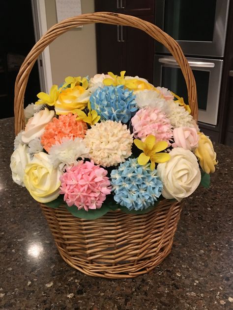 Muffin Basket, Cupcake Flower Pots, Cupcake Bouquet Tutorial, Decorative Baking, Flower Pot Cake, Cupcake Flower Bouquets, Cupcake Flower, Cake Decorating Flowers, Cake Bouquet