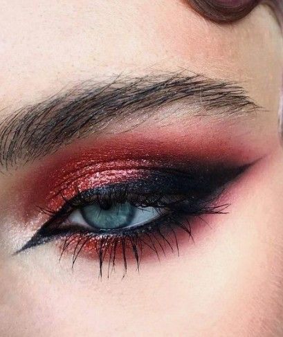 Dark Red Eyeshadow Looks, Red And Black Makeup Looks, Karma Outfit, Red And Black Eye Makeup, Red Smokey Eye Makeup, Red And Black Makeup, Pretty Eyeliner, Black And Red Makeup, Maroon Makeup