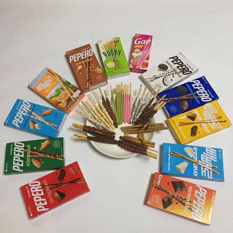 A plate full of Pepero in different flavours encircled by Pepero boxes halal korean snacks Halal Korean Snacks, Banana Flavored Milk, Korean Ice Cream, Snacks To Try, Snacks To Buy, Halal Snacks, Chocolate Dipping Sauce, Snack Cart, Rice Snacks