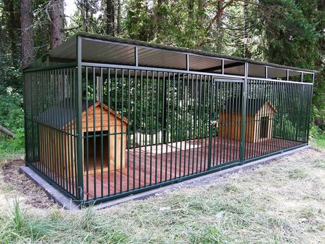 Dog Area For Backyard, Dogs Kennel Ideas Outdoor, Outdoor Dog Cage Ideas, Dog Kennel Designs Diy Outdoor, Dog Patio Ideas Backyards, Dog Cages Outdoor, Small Dog House Outdoor, Diy Dog Cage Outdoor, Dog Cage Design