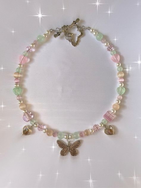 Fairycore Jewelry Diy, Fairy Jewelry Diy, Necklace Inspo Beads, Kawaii Beaded Jewelry, Fairy Necklace Aesthetic, Necklace Ideas Handmade, Handmade Necklace Ideas, Kawaii Necklaces, Beaded Jewelry Kawaii