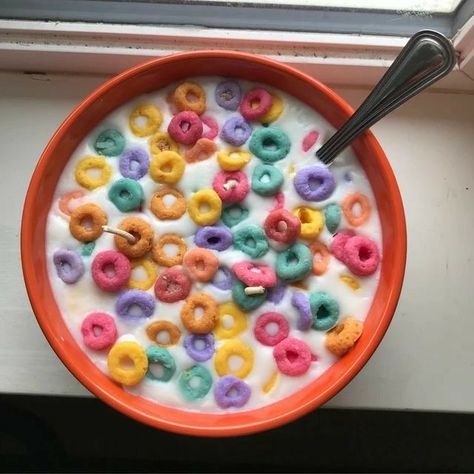 Clay Cereal Bowl, Fruit Loops Cereal, Crunch Berries, Bowl Of Cereal, Cinnamon Toast Crunch, Types Of Chocolate, Food Projects, Fruity Pebbles, Dessert Decoration