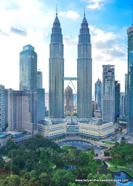 Kuala Lumpur Travel, Petronas Twin Towers, Cityscape Wallpaper, Kuala Lumpur City, Petronas Towers, Art Deco Buildings, Kuala Lumpur Malaysia, Singapore Malaysia, Amazing Buildings