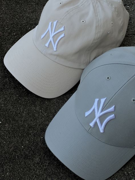 Yankee Baseball Hat Outfit, Hats New York, New York Hat Aesthetic, New Yankees Cap, Yankees Cap Aesthetic, Ny Yankees Hat Outfit, New York Yankees Hat Outfit, Caps Aesthetic, Cap Aesthetic