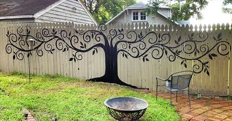 Privacy never looked so cozy. Gard Modern, Flower Fence, Garden Fence Art, Garden Mural, Fence Art, Vertical Gardens, Fence Paint, Modern Fence, Fence Decor