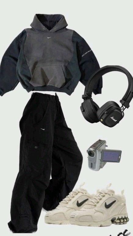 Streetwear With Headphones, Outfits With Headphones Men, Marshall’s Headphones, Headphones Over Hoodie, Fits With Headphones, Headphones Aesthetic Men, Black Hoodie Outfit Winter, Someone Wearing Headphones, Black Headphones Outfit