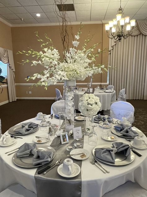 Silver Grey And White Wedding Theme, Ivory And Silver Wedding Decor, Silver Theme Party Decoration Table, Silver Table Centerpiece Ideas, Silver White Decorations Party, Silver And White Birthday Theme, Silver Party Centerpieces, Gray And White Wedding Theme, Silver Quince Decorations