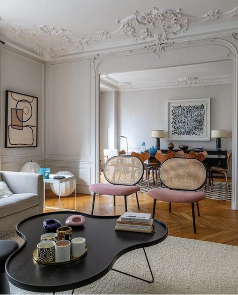 Parisian Interior, Flat Interior, Chic Interior, Apartment Inspiration, Dream House Decor, Apartment Interior, Interior Inspo, Living Room Inspiration, Dream Home Design