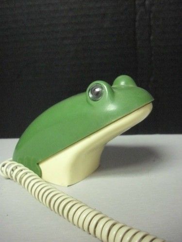 Novelty Vintage Frog Phone Novelty Phones, Frog Phone, Frog House, Vintage Frog, Frog Decor, Frog Art, Frog And Toad, Cute Frogs, Cool Stuff