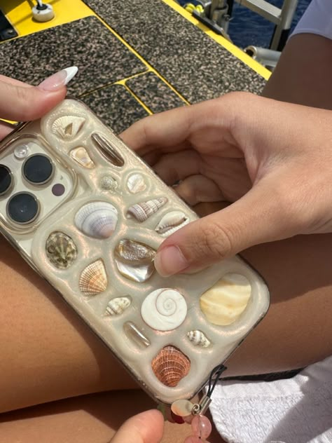 Aesthetic phone case, shell phone case, cute phone case, phone accessories, trendy phone accessories Octobuddy Phone Case Aesthetic, Trip Moodboard, Diy Cases, Beach Phone Case, Shell Phone Case, Summer Phone, Summer Phone Cases, Shell Purse, Trendy Cases